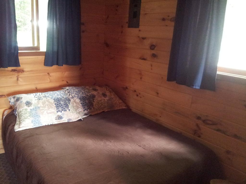 Red Lodge Resort Little Current Ruang foto