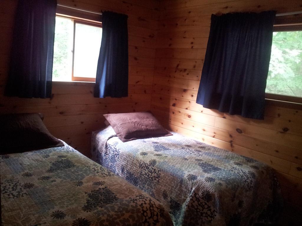 Red Lodge Resort Little Current Ruang foto