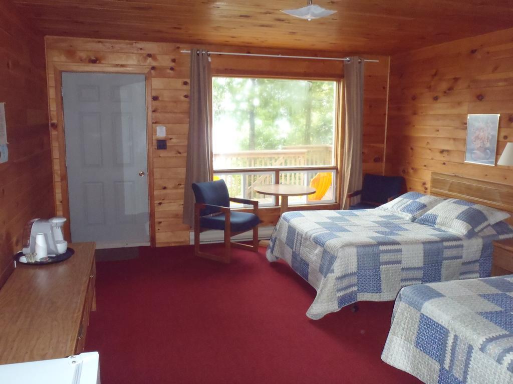 Red Lodge Resort Little Current Ruang foto