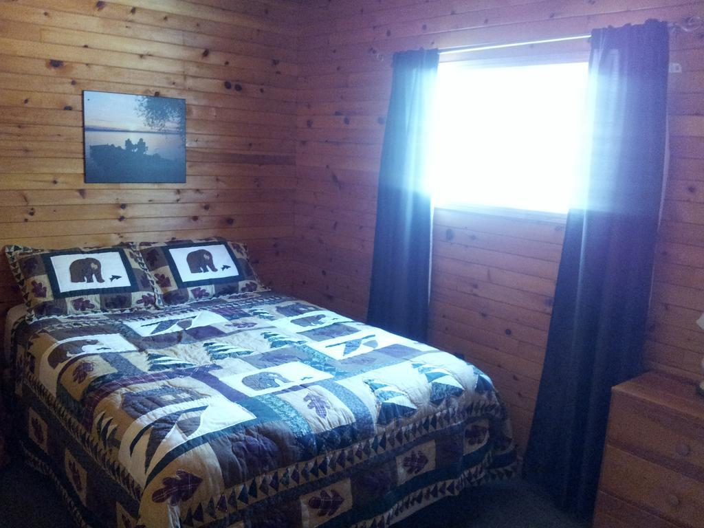 Red Lodge Resort Little Current Ruang foto
