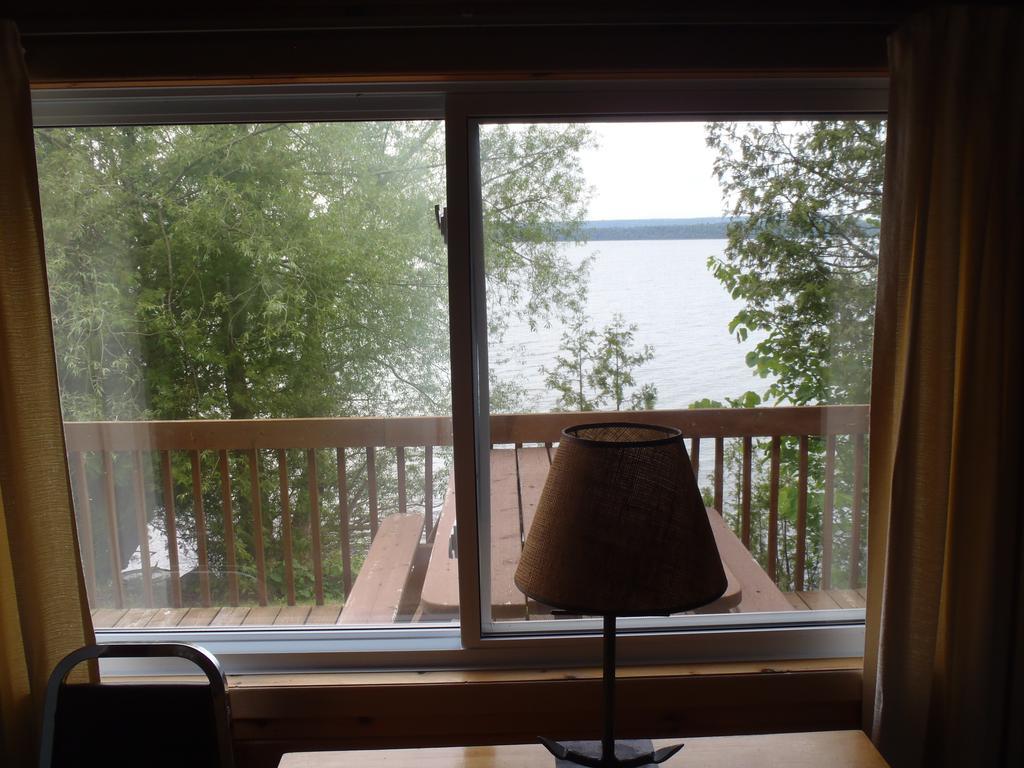 Red Lodge Resort Little Current Ruang foto