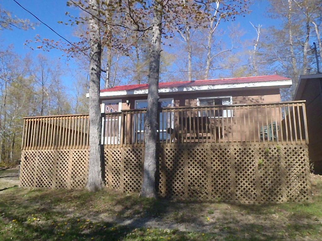 Red Lodge Resort Little Current Ruang foto