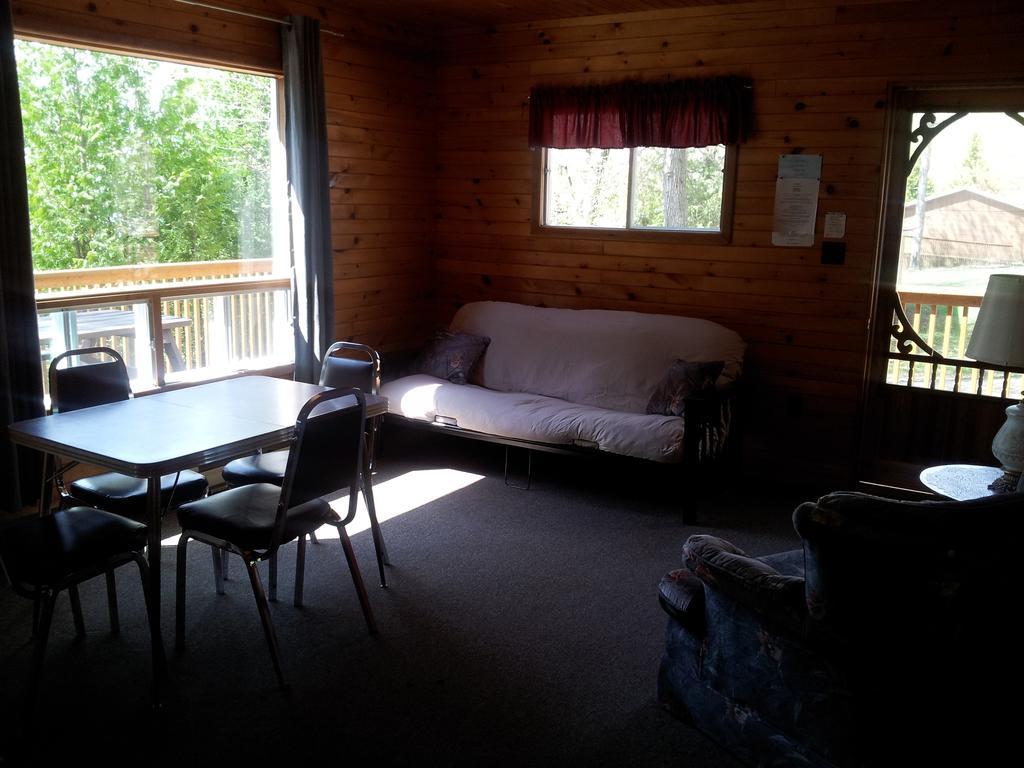 Red Lodge Resort Little Current Ruang foto