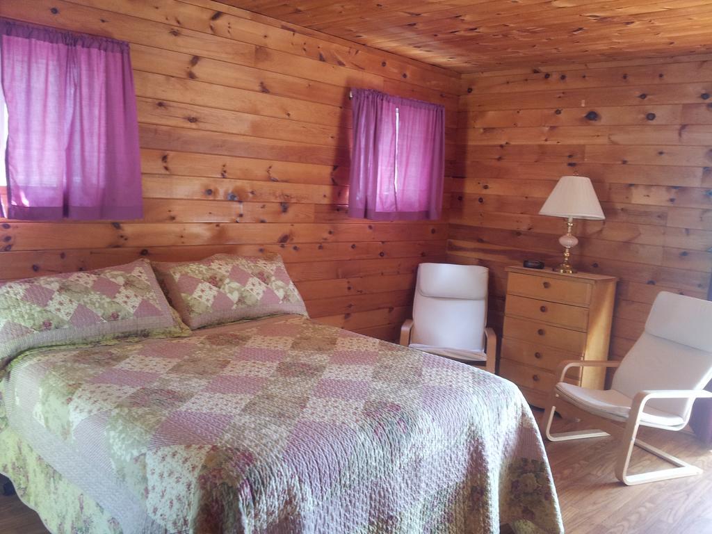 Red Lodge Resort Little Current Ruang foto