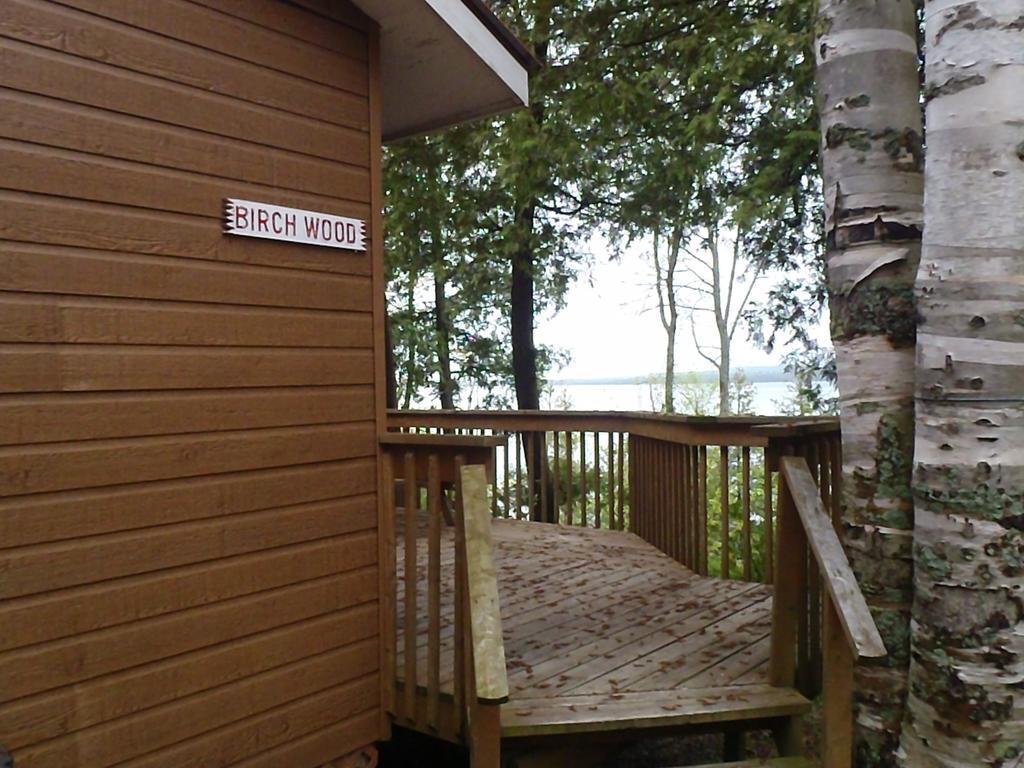 Red Lodge Resort Little Current Ruang foto