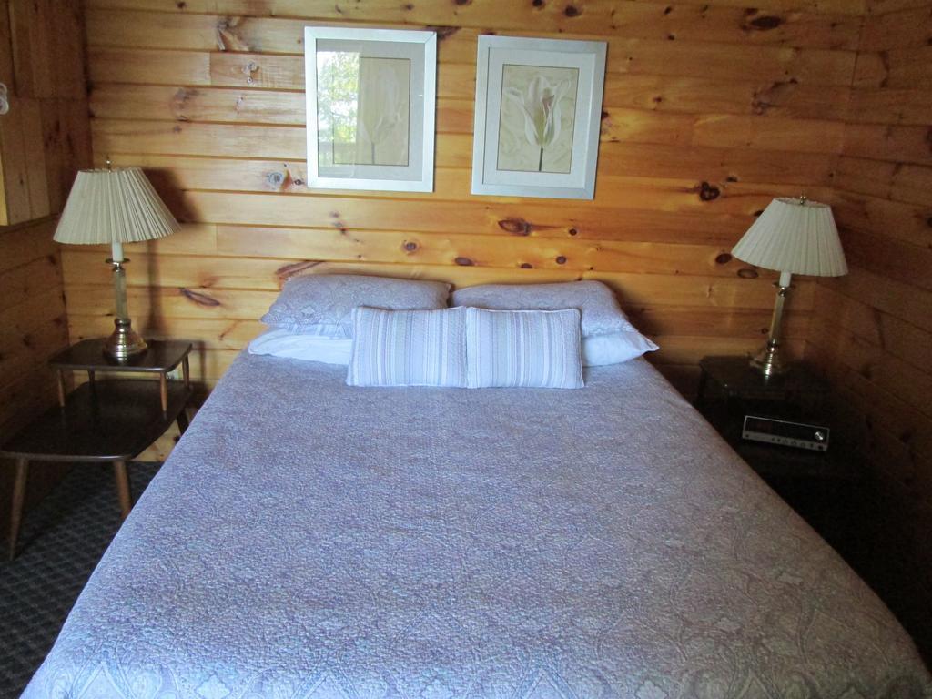 Red Lodge Resort Little Current Ruang foto