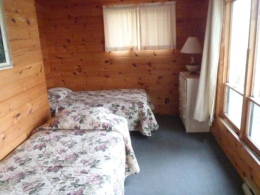 Red Lodge Resort Little Current Ruang foto