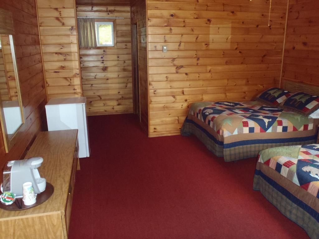 Red Lodge Resort Little Current Ruang foto