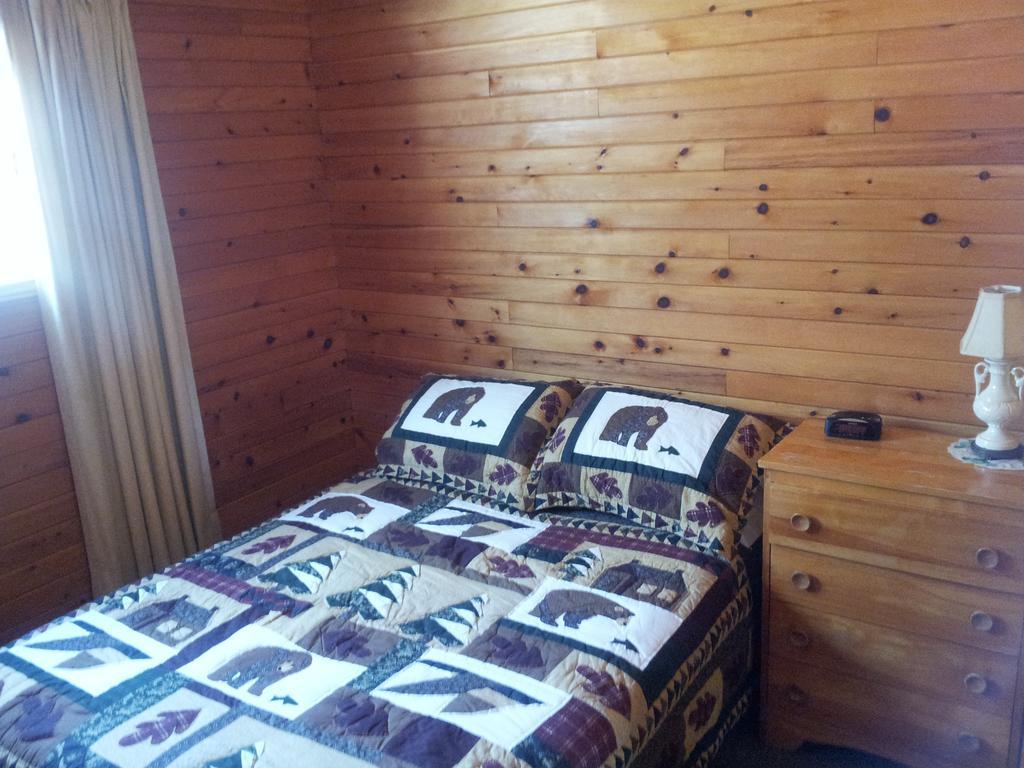 Red Lodge Resort Little Current Ruang foto