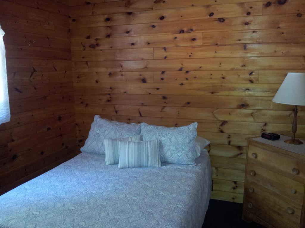 Red Lodge Resort Little Current Ruang foto