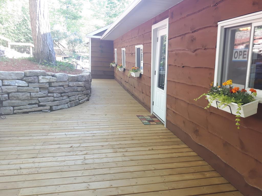 Red Lodge Resort Little Current Bagian luar foto