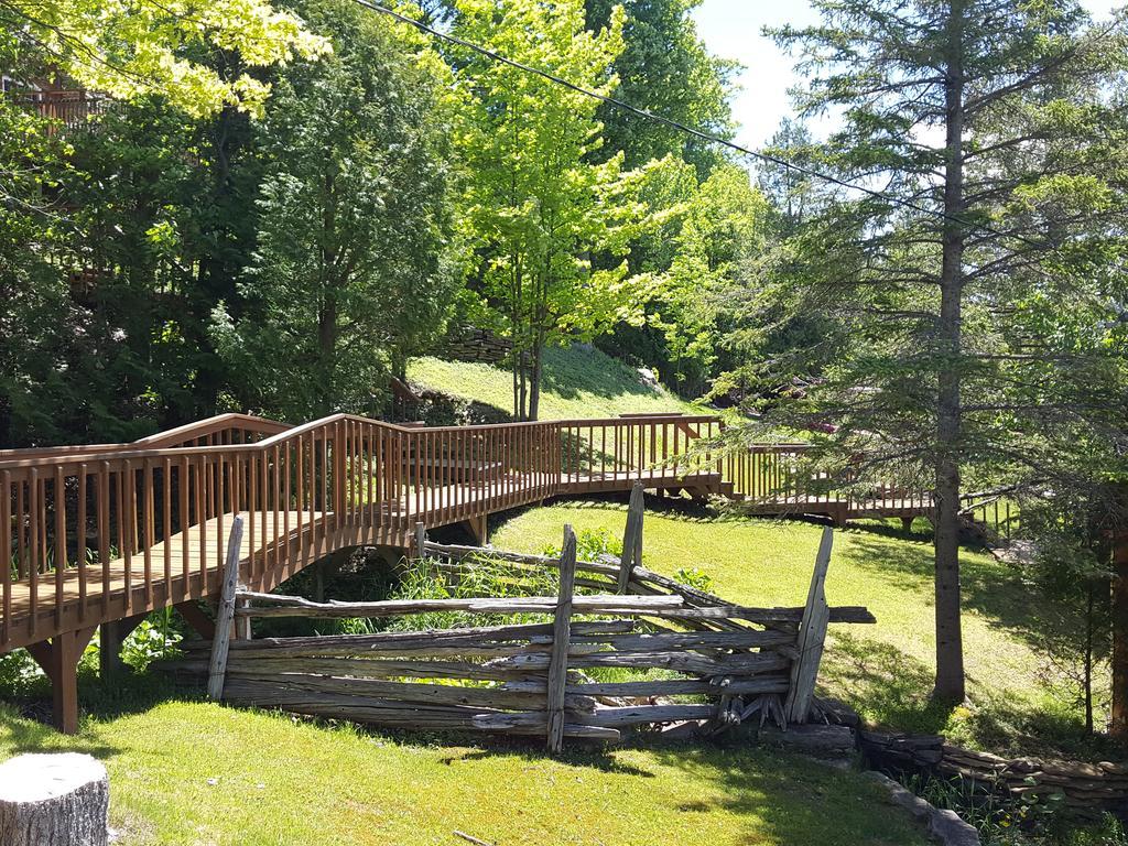 Red Lodge Resort Little Current Ruang foto