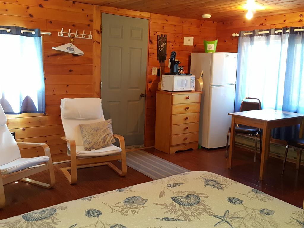 Red Lodge Resort Little Current Bagian luar foto
