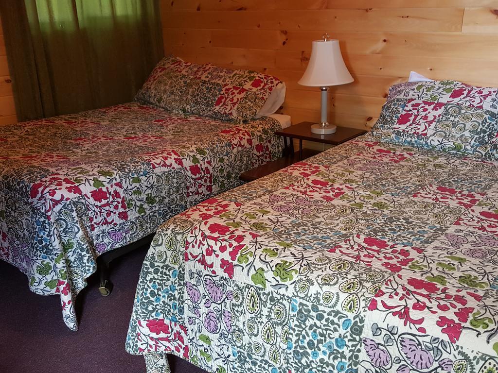 Red Lodge Resort Little Current Ruang foto