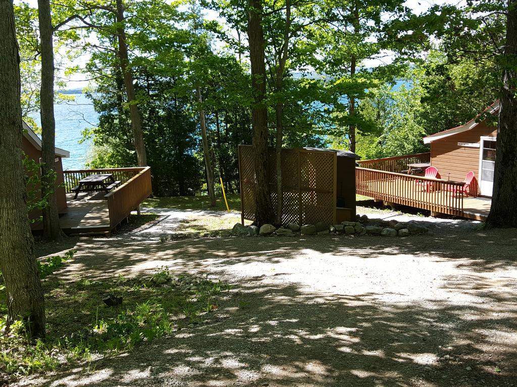 Red Lodge Resort Little Current Bagian luar foto
