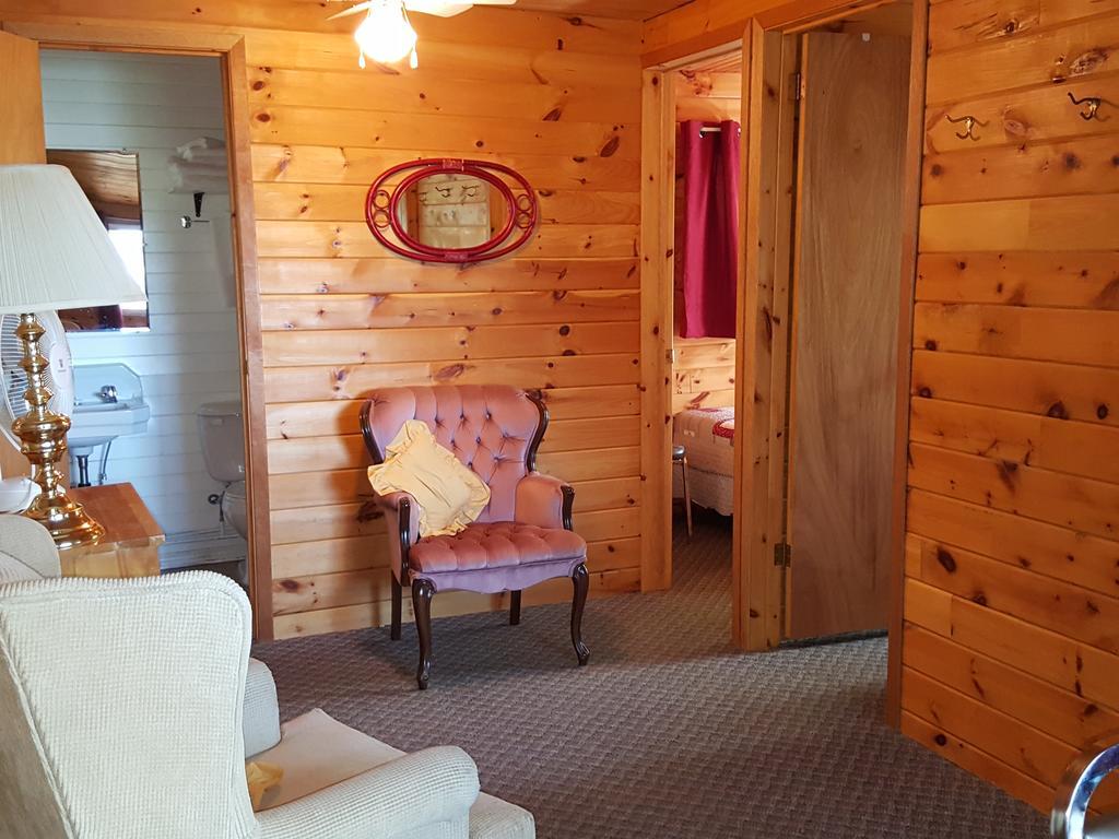 Red Lodge Resort Little Current Ruang foto